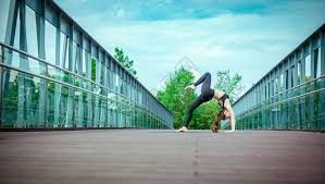 篮球湖人核心球员连续四场得分上双